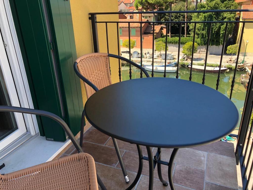 Dreibettzimmer mit Kanalblick